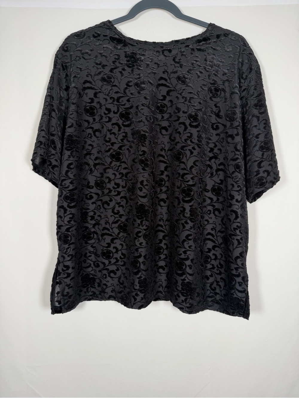 Vintage 90s Y2K Whimsigoth Witchy Black Floral Velvet Burnout Short Sleeve Tee